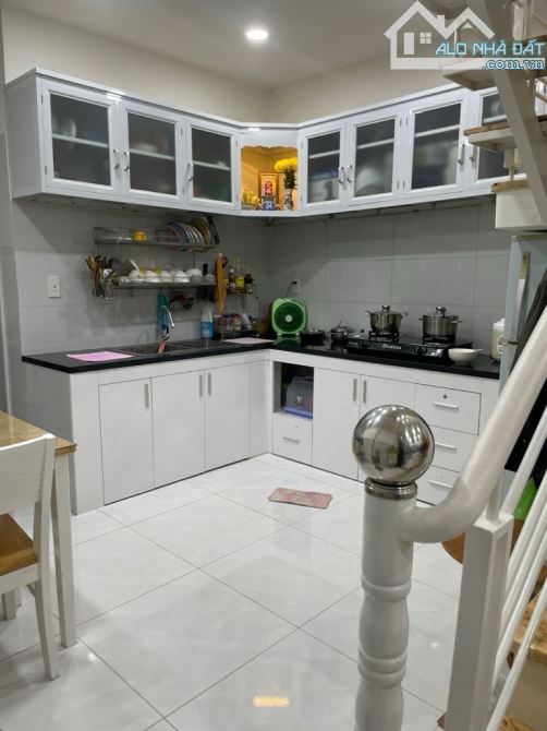 BÁN GẤP NHÀ HẺM XE HƠI ĐỖ CỬA LÊ TRỌNG TẤN , 62m2 , 2 Tầng , Thoáng Mát , Giá nhỉnh 5tỷ . - 2