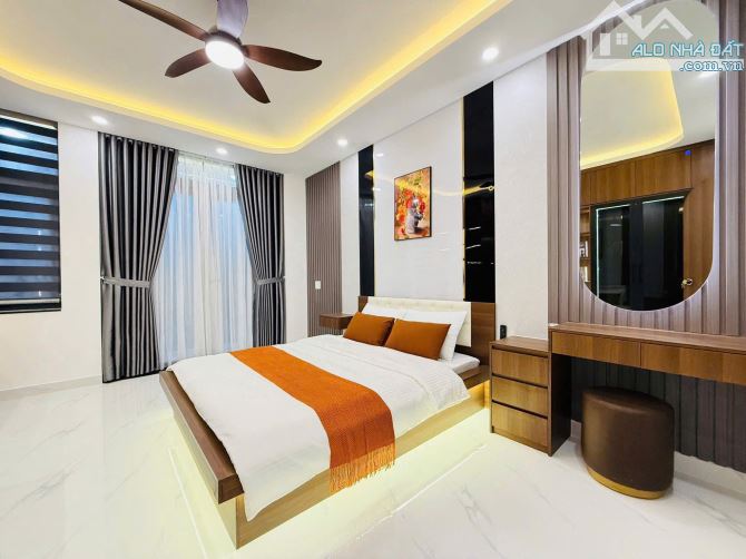Hoàng Mai_35m2_hơn 7 đồng_ngõ nông_ô tô đỗ cổng_nhà đẹp_mặt tiền rộng_10m bãi ô tô - 2