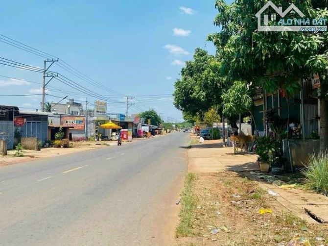 Cần tiền bán góc 2mt 320m2 đất ở ngay chợ gần trường học dân cư đông. Giá 390 triệu - 2