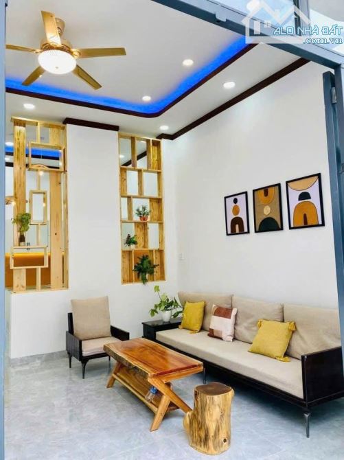 Bán căn nhà mới xây,do ngộp ngân hàng nên bán.Ở Tân Thông Hội- Củ Chi. 102m2, 790 triệu - 2