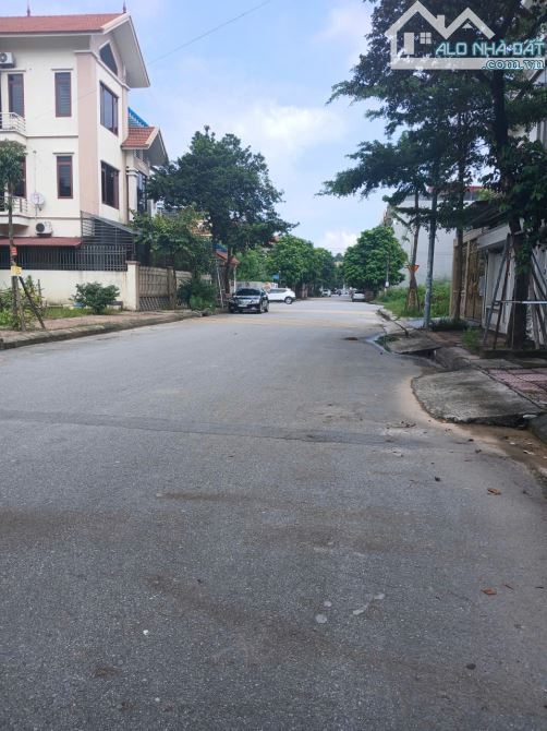 Em bán căn nhà 4 tầng,liền kề khu đại dương , Đại phúc BN.  Vị trí ngay  hồ điều hòa ,đi v - 2