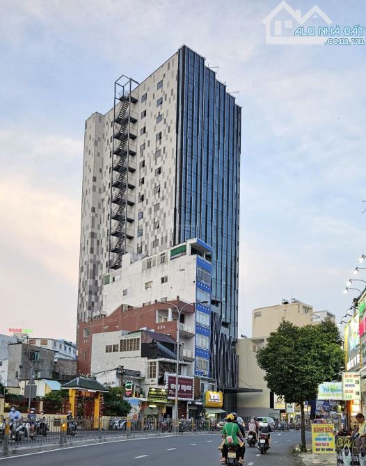 Chuyển nhượng Tòa nhà 68 Phan Đăng Lưu, Phường 5, Phú Nhuận. DTSD: 14000m2 - 2