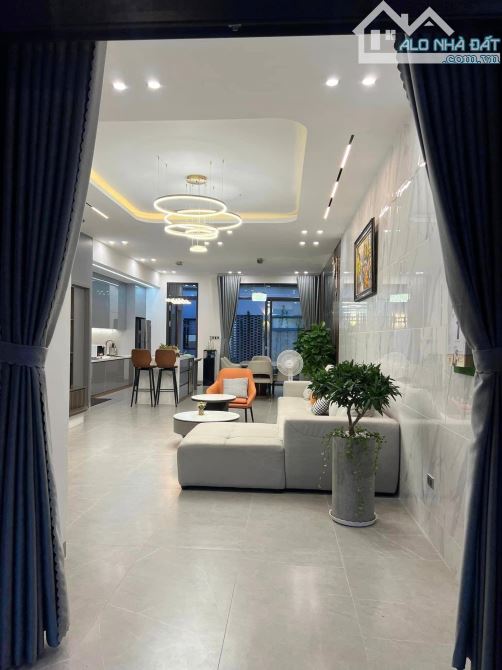 Hạ giá bán rẻ nhà nguyên căn đường Hồ Văn Cống, Bình Dương, nhàcó chỗ đậu xe hơi, giá 2tỷ2 - 2