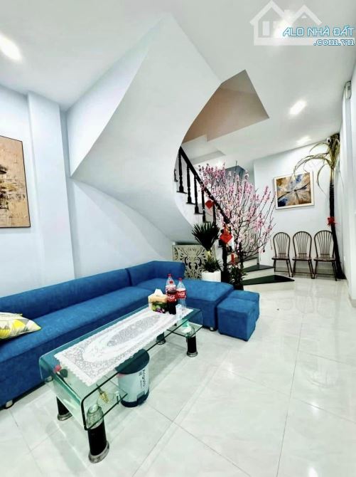 Bán nhà Phạm Ngọc Thạch – Đống Đa, 40m², 5T, MT 3.5m, giá 15 tỷ – ô tô đỗ cửa, gần Vincom - 2