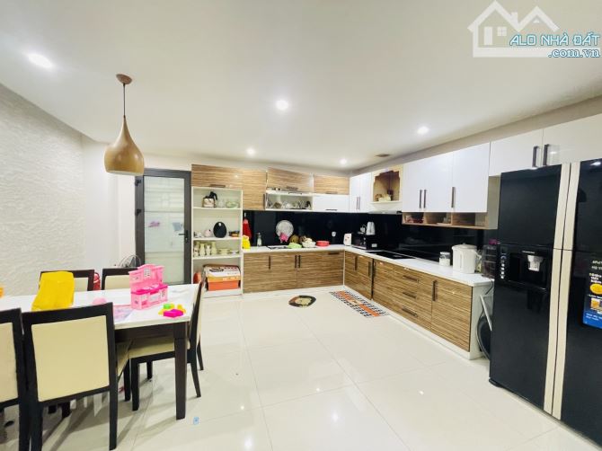 Bán gấp nhà 3 tầng 3 mê mặt tiền kinh doanh đường 10.5  Huỳnh Ngọc Huệ - 2