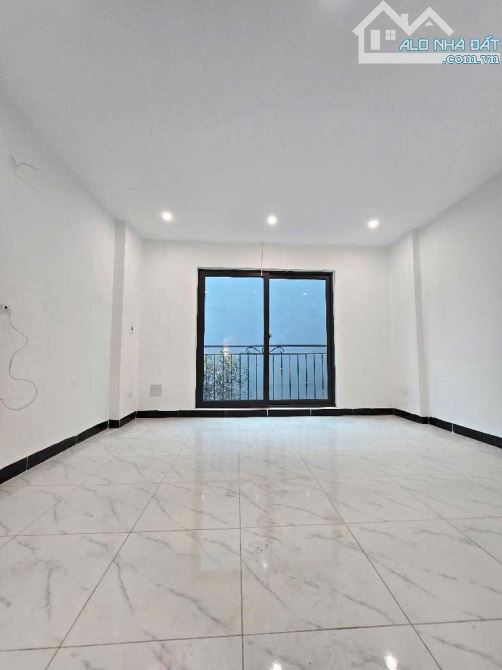 CƠ HỘI HIẾM - NHÀ 35M² FULL ĐỒ - NGÕ THÔNG - Ô TÔ ĐỖ CỬA - TRUNG TÂM NGŨ HIỆP - 4.9 tỷ - 2