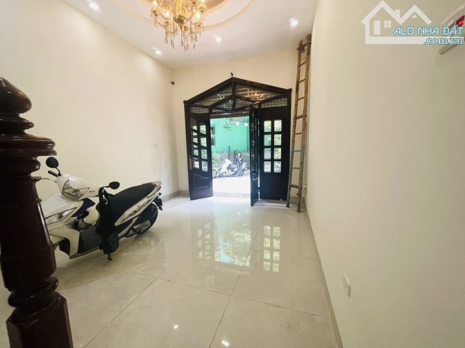 BÁN NHÀ NGÕ 61 HOÀNG CẦU, ĐỐNG ĐA, MẶT NGÕ Ô TÔ TRÁNH 60m2 4T MT 3,9  26,5 tỷ. - 2