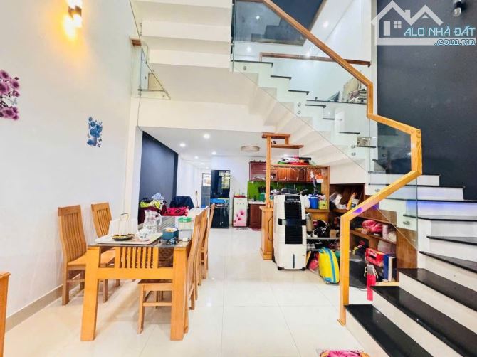 Bán nhà 3 tầng Khu Bên Sông Phường Hiệp Bình Chánh, DT 110m2, SHR, Vuông A4 nhỉnh 8 tỷ - 2