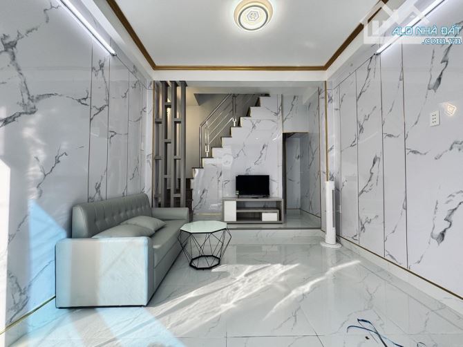 🏡H.àng tuyển Lạc Long Quân - 18m2 - 5 T.ầng - H.oàn công đủ , SHR vuông - MT h.ẻm 8m 🏡 - 2