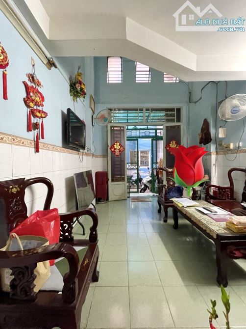 Sát mặt tiền Nhật Tảo ngay Cao Ốc Nguyễn Kim. Nhà 4 tầng BTCT. 3PN. Gần 40m2. Giá 6,x tỷ - 2