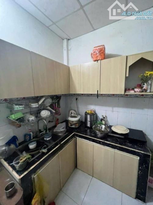 BÁN GẤP NHÀ HẺM XE HƠI LÊ TRỌNG TẤN 4,1m x 15m , 2 tầng , 2pn , giá : 4,9tỷ . - 2
