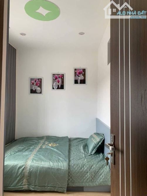 TẬP THỂ NGUYỄN CHÍNH - 80m2 – 3 NGỦ – 2WC – SỔ ĐỎ TO – Ô TÔ ĐỖ CHÂN TÒA NHÀ – 3.5 TỶ - 2