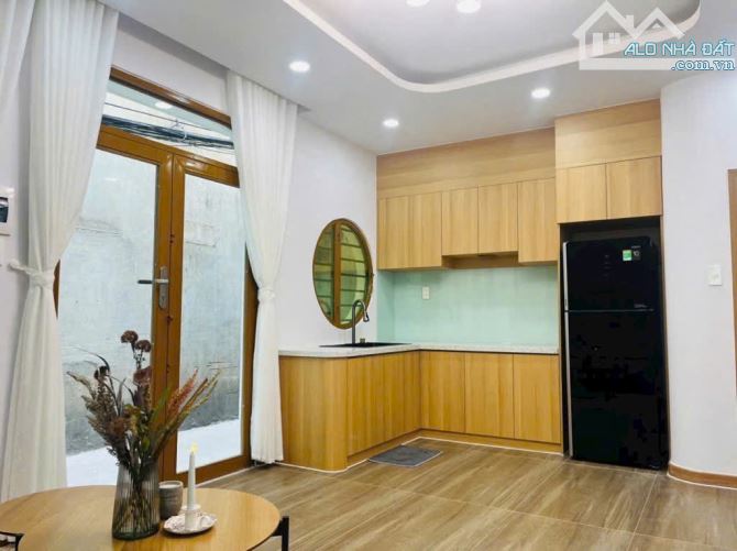 🔥NHỈNH 4 TỶ - NHÀ 2 TẦNG Ở NGAY- GIÁP Q1- 3PN - NỘI THẤT CAO CẤP - 2