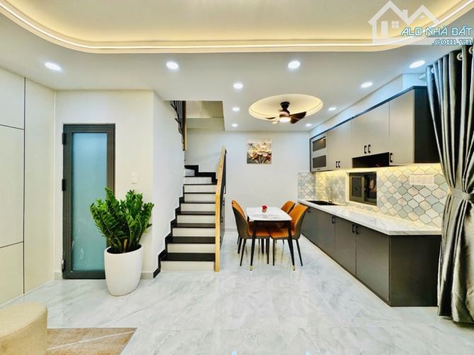 🔥HẺM XE HƠI🔥P.25 BÌNH THẠNH - NGAY HÀNG XANH - 4 TẦNG 💥30M2💥 - NGANG 5,5M - CHỈ 5.x TỶ - 2