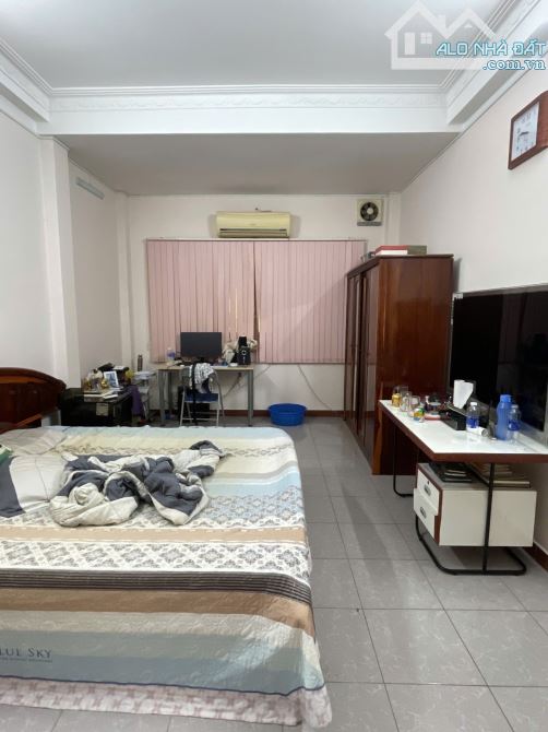 Ngay Ngã tư Thành Thái - Tô Hiến Thành. Hẻm 8m. 110m2. Ngang 6m. 3 tầng. 5PN. Giá 3x tỷ TL - 2