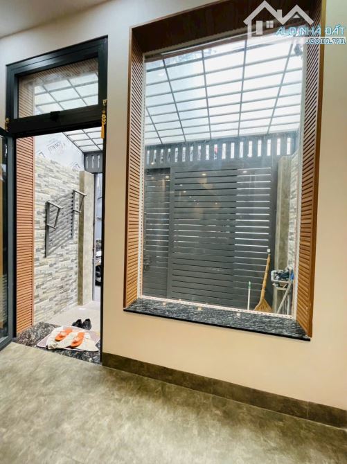 BÁN NHÀ ĐẸP 3 TẤM Q4 VỊ TRÍ 1/ SÁT MT GIÁ 5 TỈ NHĨNH DT 3,5*15 DÂN CƯ GIÁP Q1 HÀNG HIẾM - 2