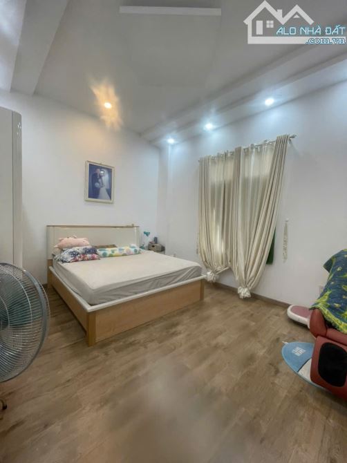 💰 Bán nhà 3 tầng full nội thất, cách biển 500m, nhà 3 tầng có sân đậu ô tô giá chỉ 6.5 tỷ - 2