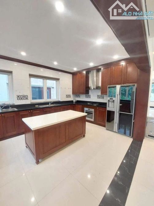 BÁN BIỆT THỰ VƯỜN ĐÀO, TÂY HỒ - 252M² x 6T THANG MÁY - MT 14M - VỊ TRÍ ĐẸP - GIÁ 150 TỶ - 2