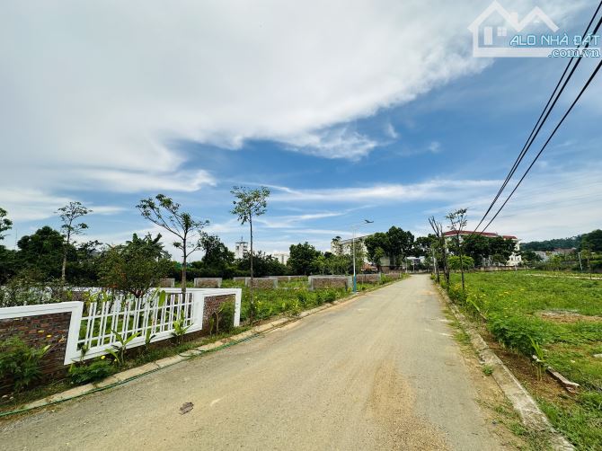 BÁN GẤP KHUÔN VIÊN NGHỈ DƯỠNG CÓ DT 385m2 LÔ GÓC 2 MẶT TIỀN SÁT ĐƯỜNG ĐÔNG DƯƠNG CHỈ 300m - 2