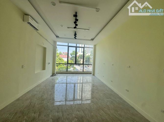 Cho thuê nhà mặt đường Nguyễn Gia Thiều, 20tr, 40m2, 3 tầng kinh doanh tốt - 2