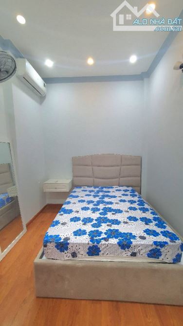 Nhà 3 tầng, 4PN, 3WC - 32m2 ( 4.25 x 8 ) dọn vào ở ngay. - 3