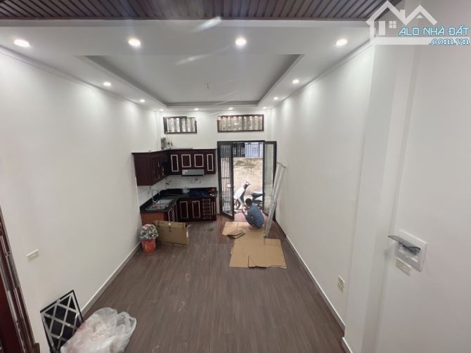 Chỉ 6 tỷ và thấp hơn- có nhà Lụa VẠN PHÚC- 4 tầng- Xinh thoáng- Ô tô gần uỷ ban - 3