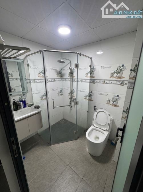 Bán gấp nhà đẹp ở ngay MTKD căn góc Cao Xuân Dục, xe hơi ngủ nhà, 68m2, SHR, chỉ 16.2 ty. - 3