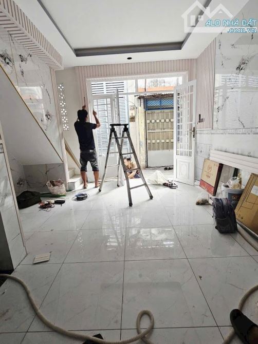 Bán nhà Q7 giáp Q4 liền kề Q1 sổ riêng giá chỉ 2toi5  : - 3
