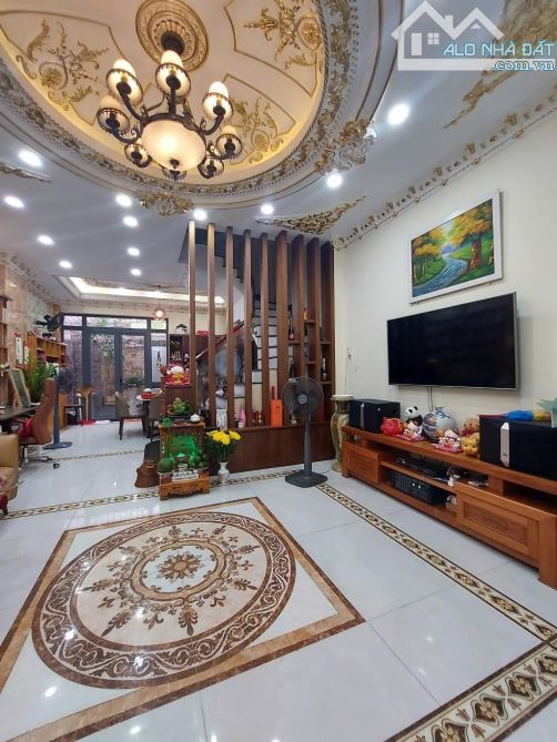 Bán nhà Huỳnh Tấn Phát Quận 7, ngang 5m 4 tầng 4pn, sát MT, nhỉnh 7 ti - 3