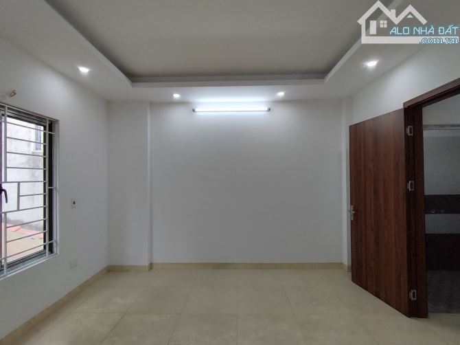 BÁN NHÀ 5T TỔ 8 ĐA SỸ ,RẺ NHẤT KHU VỰC .TIỆN ÍCH ĐẦY ĐỦ 5.6 TỶ - 3