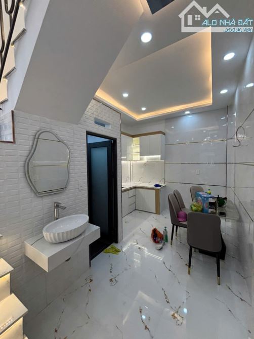 Nhà mới còn thơm mùi sơn Thống Nhất gần cityland, công viên làng hoa nở hậu chỉ 3,95 tỷ - 3