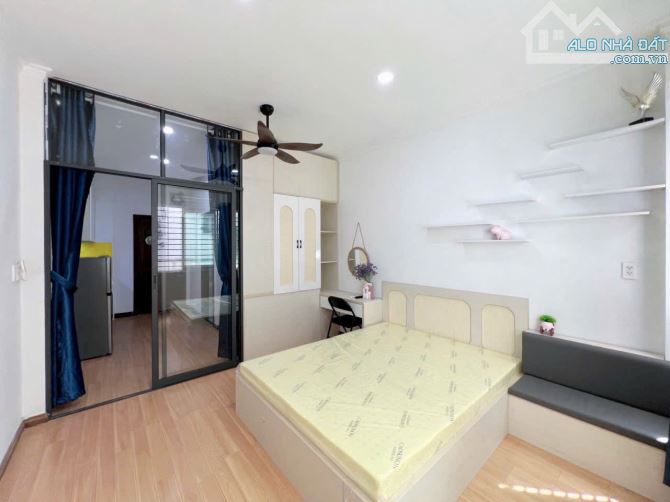 CĂN HỘ TÁCH BẾP FULL NỘI THẤT CỬA SỔ NGAY QUẬN 1 - 3