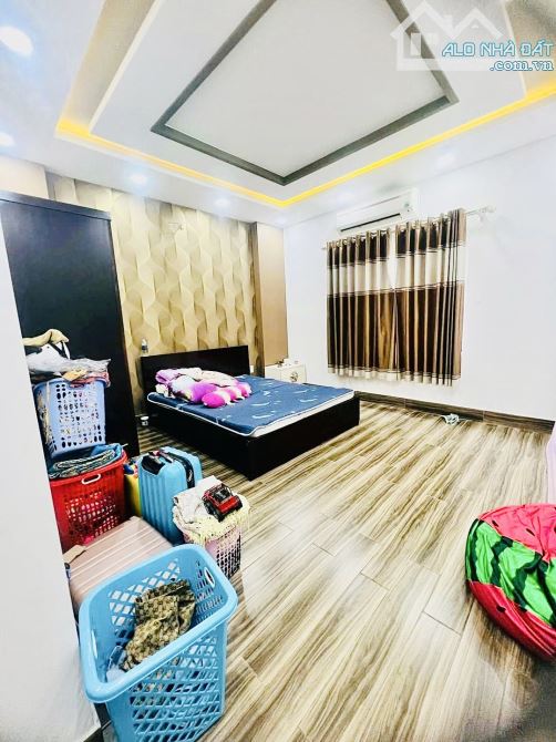 Mặt tiền gần Nhà thờ PhaoLô - 4 tầng - 4,5m x 20m - 4PN - Chi phí xây dựng 3 tỷ - 3