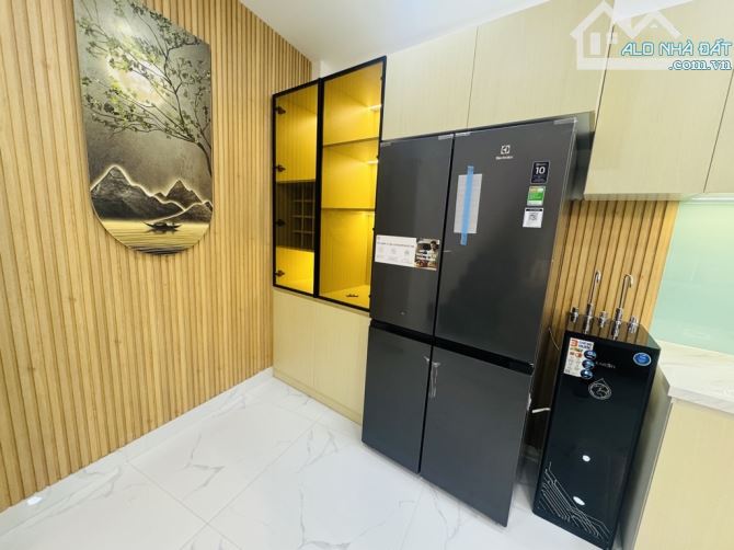 NGAY SÂN BAY - 3 BƯỚC RA MẶT TIỀN - NGANG KHỦNG 6M - 4 TẦNG, TẶNG FULL NỘI THẤT - 3