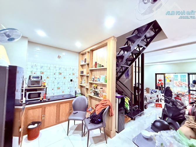 Cần bán nhà gấp : dt 86m2 ngang 4,8*18 trệt một lầu 3pn - 3