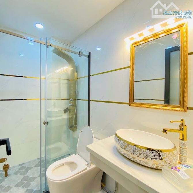 CẦN BÁN GẤP CHỦ ĐI NƯỚC NGOÀI -NHÀ ĐẸP DT 76M2 NGAY SÁT ĐƯỜNG NGUYỄN OANH-TRỆT 3LẦU - 3