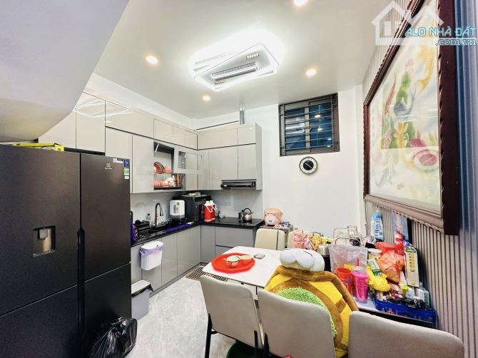 Bán nhà Phố Thái Thịnh - 46m2, 5 tầng- Nhà đẹp, Ngõ rộng, ô tô 5 tạ đỗ cổng - Hai thoáng - 3