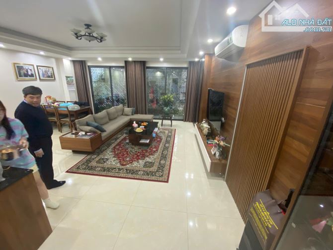 Bán nhà 7 tầng phố Kim Mã, 2 mặt ngõ ô tô ra vào, cách phố 50m, DT 81m2, MT 5.9m, giá 23,2 - 3