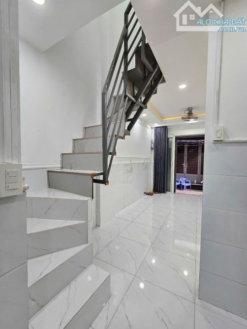 NHÀ ĐẸP Q.8 DƯƠNG BÁ TRẠC _ 2 TẦNG Ở NGAY CHỈ NHỈNH 3 TỶ - 3
