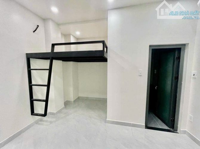 GẤP BÁN HẠ 2 TỶ- NGAY ĐH VĂN LANG- NGANG KHỦNG 10M- 7 TẦNG- 27,xT TL - 3