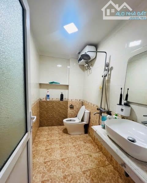PHÂN LÔ VỈA HÈ Ô TÔ TRÁNH MỄ TRÌ KINH DOANH NGÀY ĐÊM 60m 23 tỷ - 3