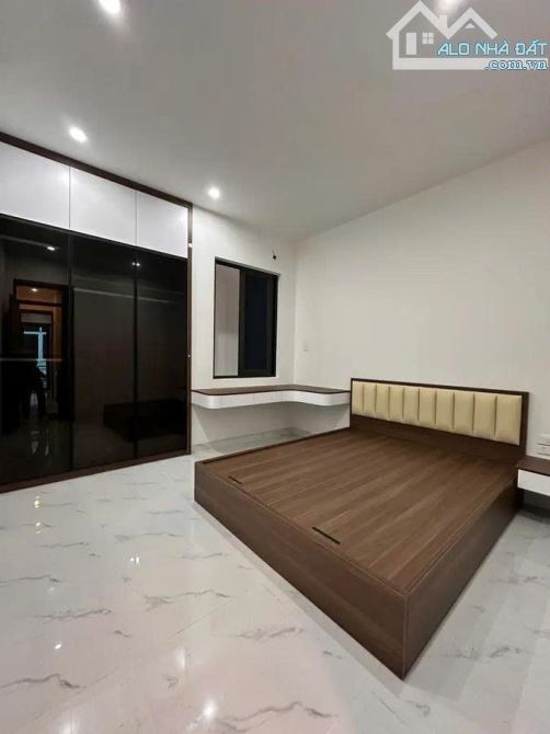Bán nhà Trần Thái Tông Cầu Giấy Gần ĐH Quốc Gia 35m 5Tầng. Giá 7.5 Tỷ - 3