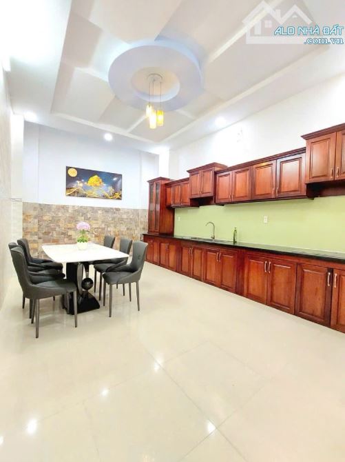 Bán nhà MẶT TIỀN KINH DOANH nhánh LÂM THỊ HỐ Q12 _ hẻm 8m _ 3 tầng. Tặng FULL NỘI THẤT - 3