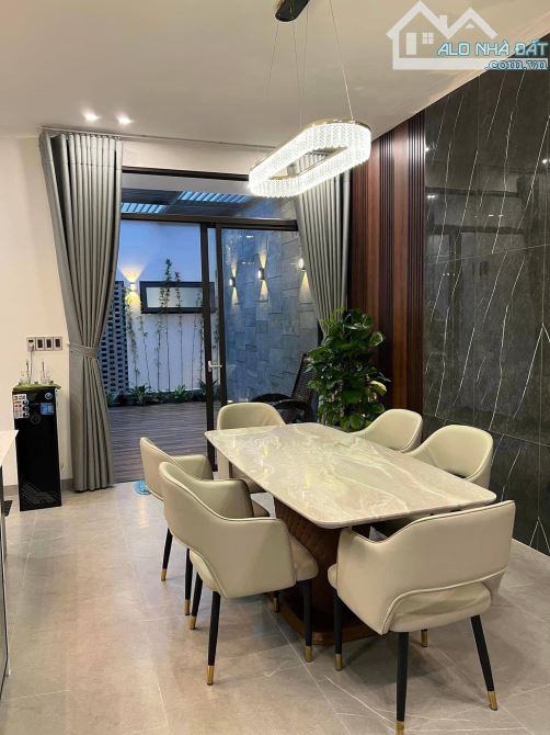 Hạ giá bán rẻ nhà nguyên căn đường Hồ Văn Cống, Bình Dương, nhàcó chỗ đậu xe hơi, giá 2tỷ2 - 3