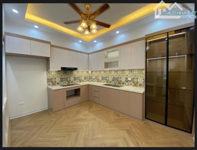 Cần bán nhà Nguyễn Khang 6tầng full nội thất. - 3