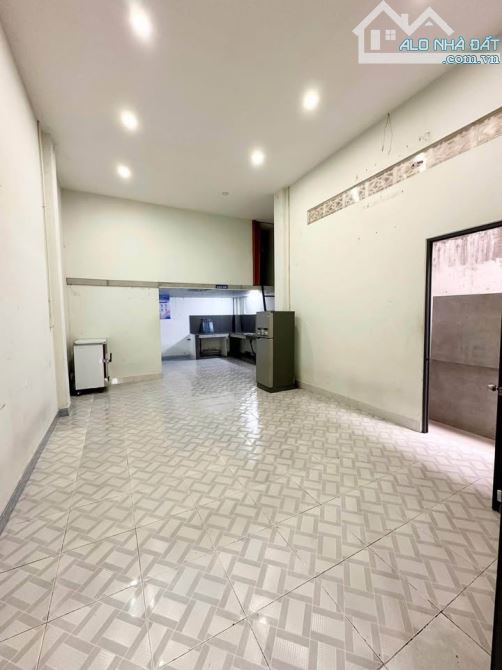 Chốt giá cuối  945 triệu Bay ngay căn căn cấp 4 ở gần chợ Hóc Môn 100m2 - Sổ hồng riêng - 3