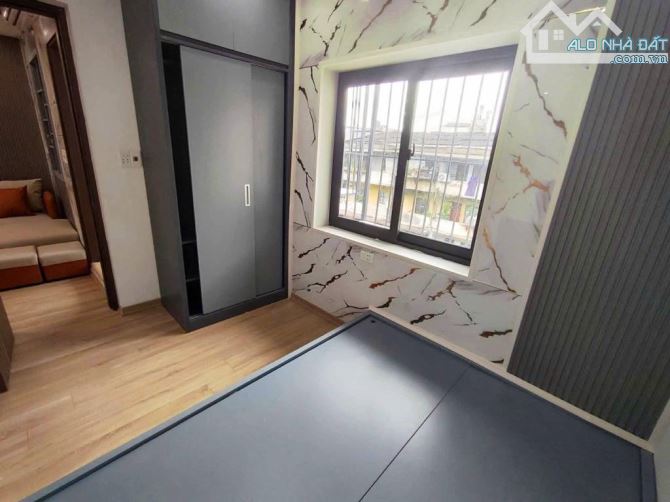 TẬP THỂ NGUYỄN CHÍNH - 80m2 – 3 NGỦ – 2WC – SỔ ĐỎ TO – Ô TÔ ĐỖ CHÂN TÒA NHÀ – 3.5 TỶ - 3