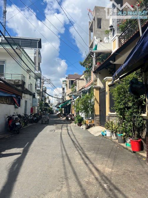 🔥NHỈNH 4 TỶ - NHÀ 2 TẦNG Ở NGAY- GIÁP Q1- 3PN - NỘI THẤT CAO CẤP - 3