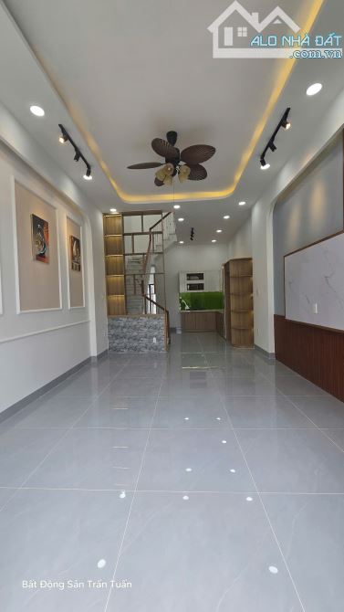 Nhà Đẹp mặt tiền đường Nhựa 12m, ngay Chợ, Trường, khu công nghiệp. Kề bên Cầu Lớn Hóc Môn - 3