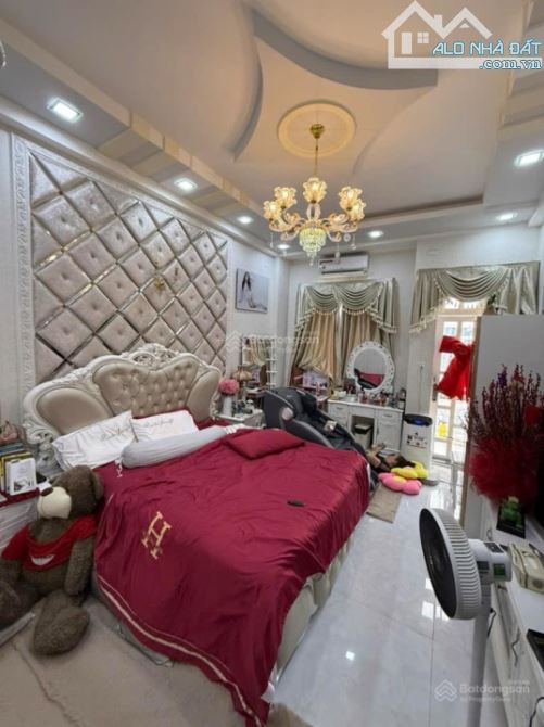 BÁN NHÀ HẺM XE HƠI CAO LỖ, QUẬN 8 - GẦN AEON MALL - 62M2 (4X15M) - 3 TẦNG - NHỈNH 8 TỶ - 3